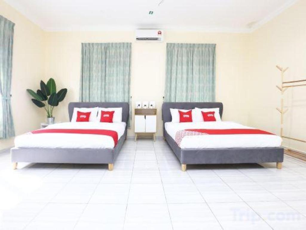 Oyo 89607 Aloha Chalet Kampung Raja Экстерьер фото