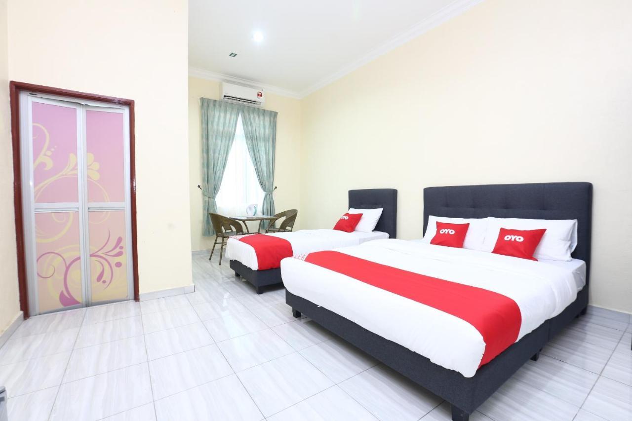 Oyo 89607 Aloha Chalet Kampung Raja Экстерьер фото
